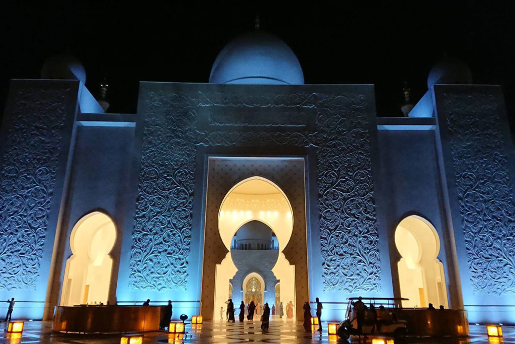 UAEの首都アブダビのモスクの入口
