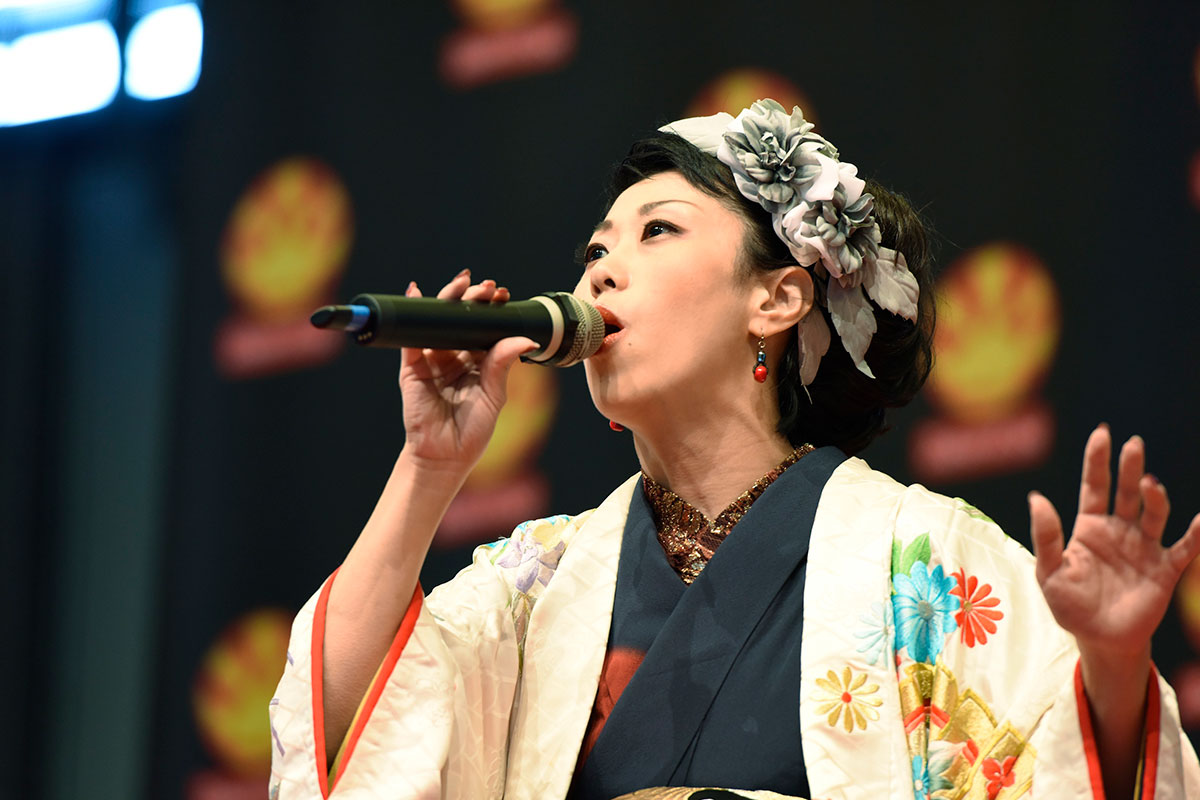 ジャパンエキスポ・パリでの日本の伝統音楽を演奏 詩吟ユニットxie 恵聖