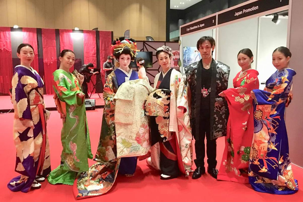 中東のゲームショーで日本文化を紹介するアーティスト